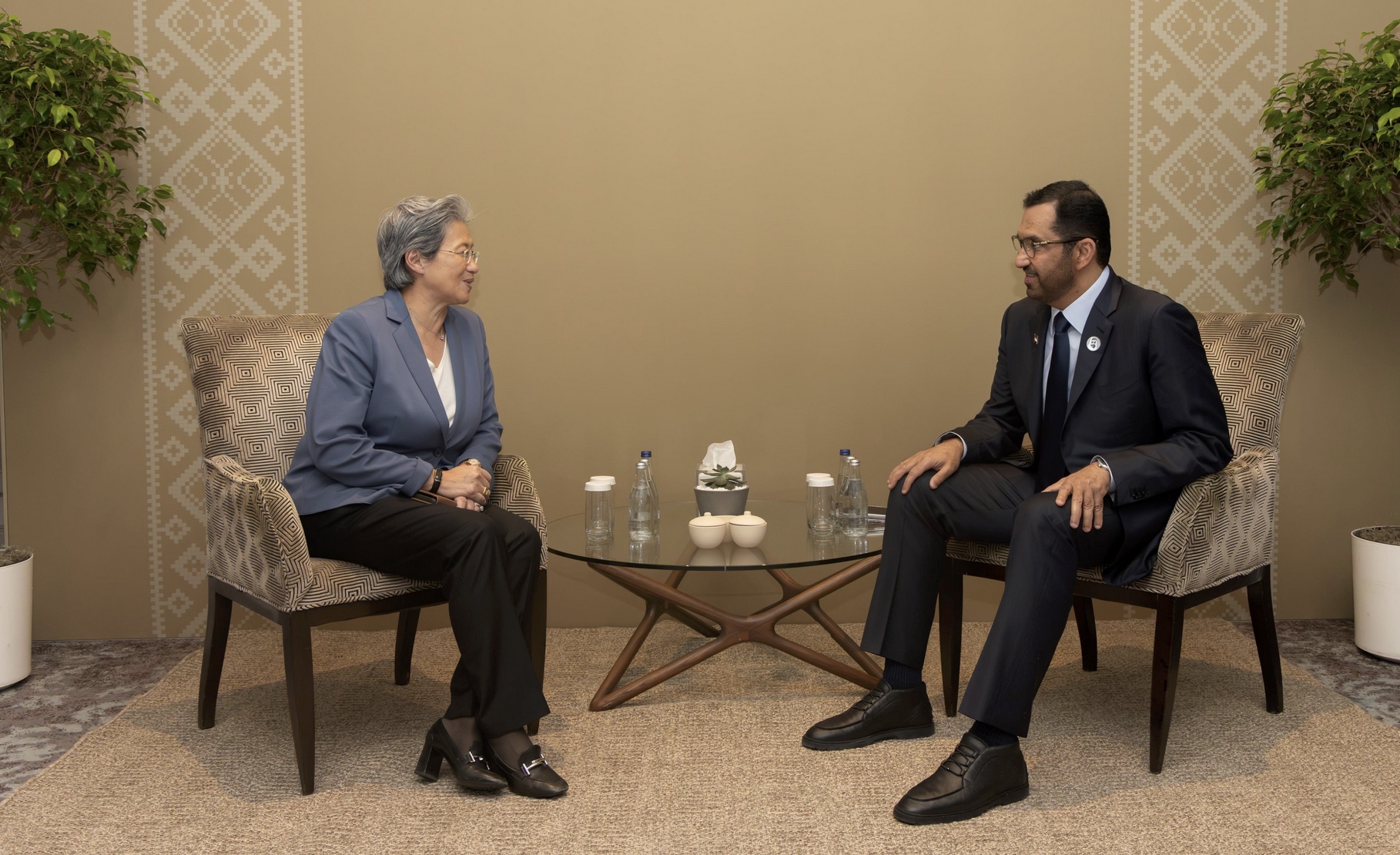 Dr. Sultan Al Jaber, CEO of ADNOC, meets AMD Chair and CEO Lisa Su to discuss energy and AI collaboration. Source: ADNOC