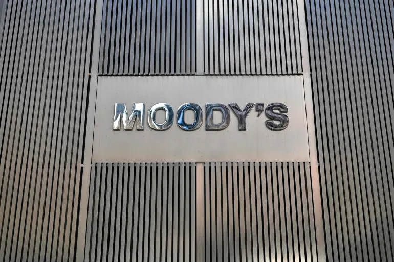 Moody's Downgrades France's Outlook to 'Negative'