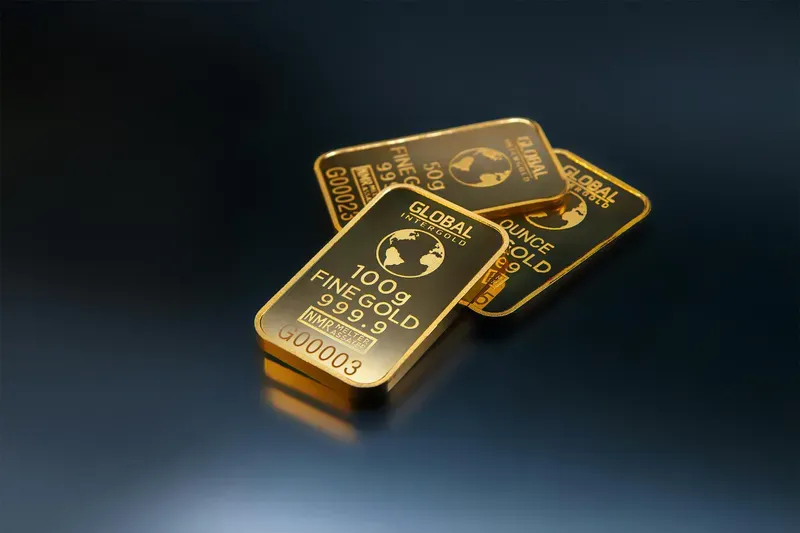 Gold Slips Under Pressure from Strong Dollar Despite Ongoing Safe-Haven Appeal