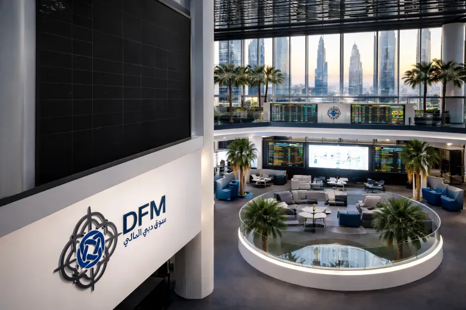 Dubai stocks edge higher to 5,878 as liquidity nears AED 900M, signaling steady institutional flows