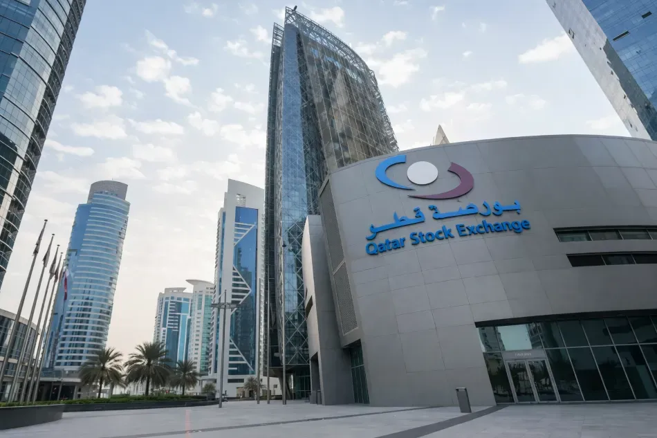 ارتفاع محدود في مؤشر بورصة قطر رغم ضغوط شهرية وتباين في أداء السوق