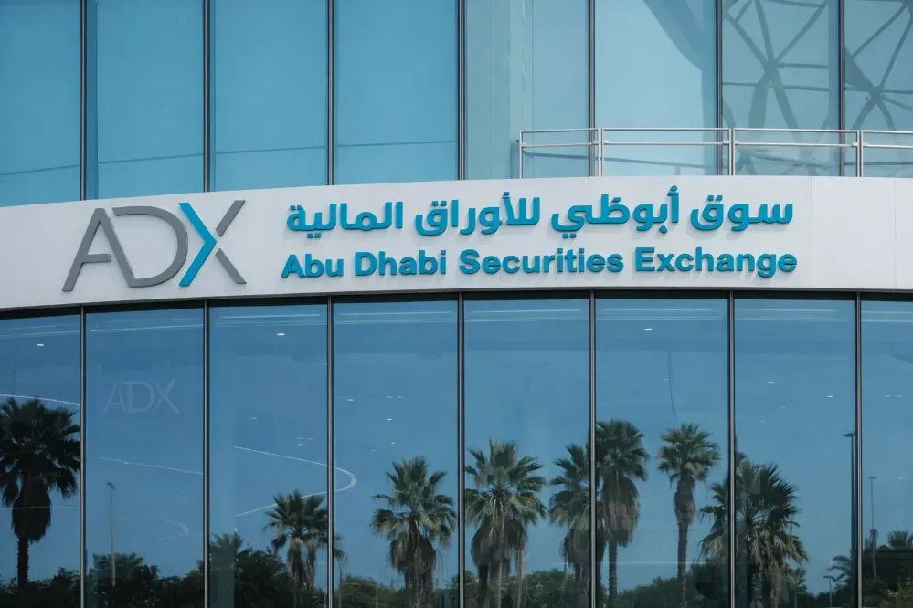 Abu Dhabi Market Shows Mixed Performance with Notable Liquidity Activity