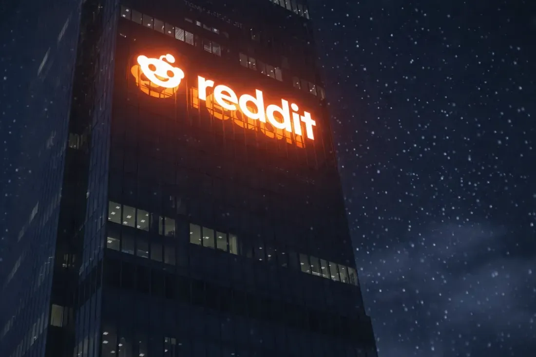 Reddit تتحدى أول قانون عالمي لحظر منصات التواصل على من هم دون 16 عاماً… ومعركة قضائية قد تغيّر شكل الإنترنت