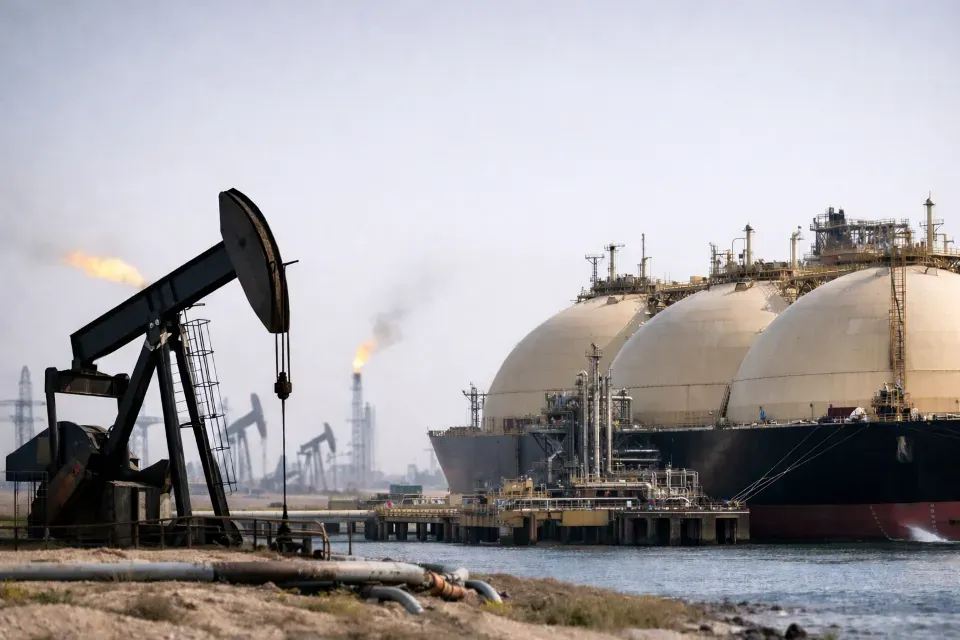 Oil Holds Near $67 on Anticipation of US-Iran Talks; US Natural Gas Drops to Four-Month Low