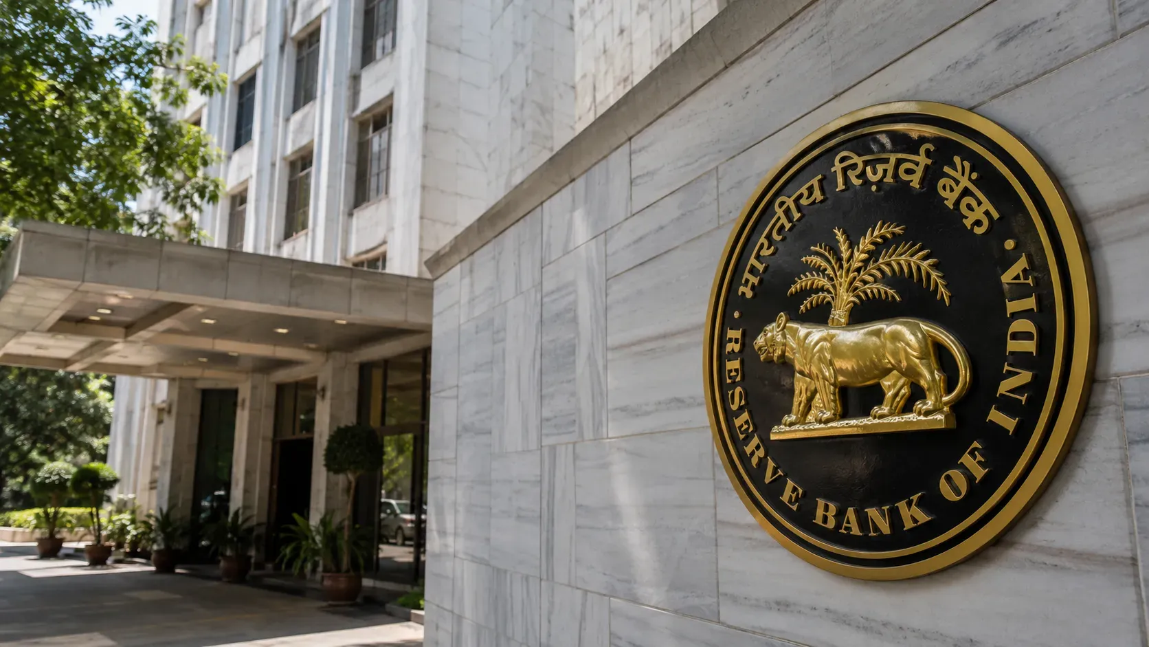 India's Central Bank Attracts $17.4 Billion in Forex Deposits to Support the Rupee