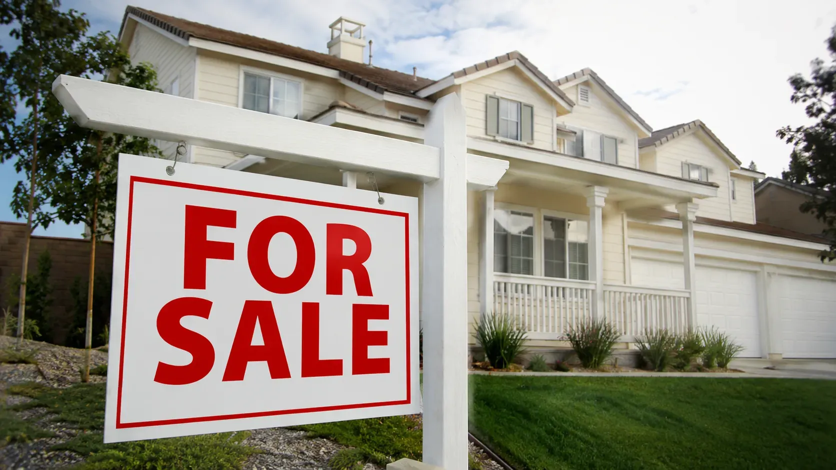 US Existing Home Sales Drop 2.4% in June to 4.09 Million, Missing Forecasts