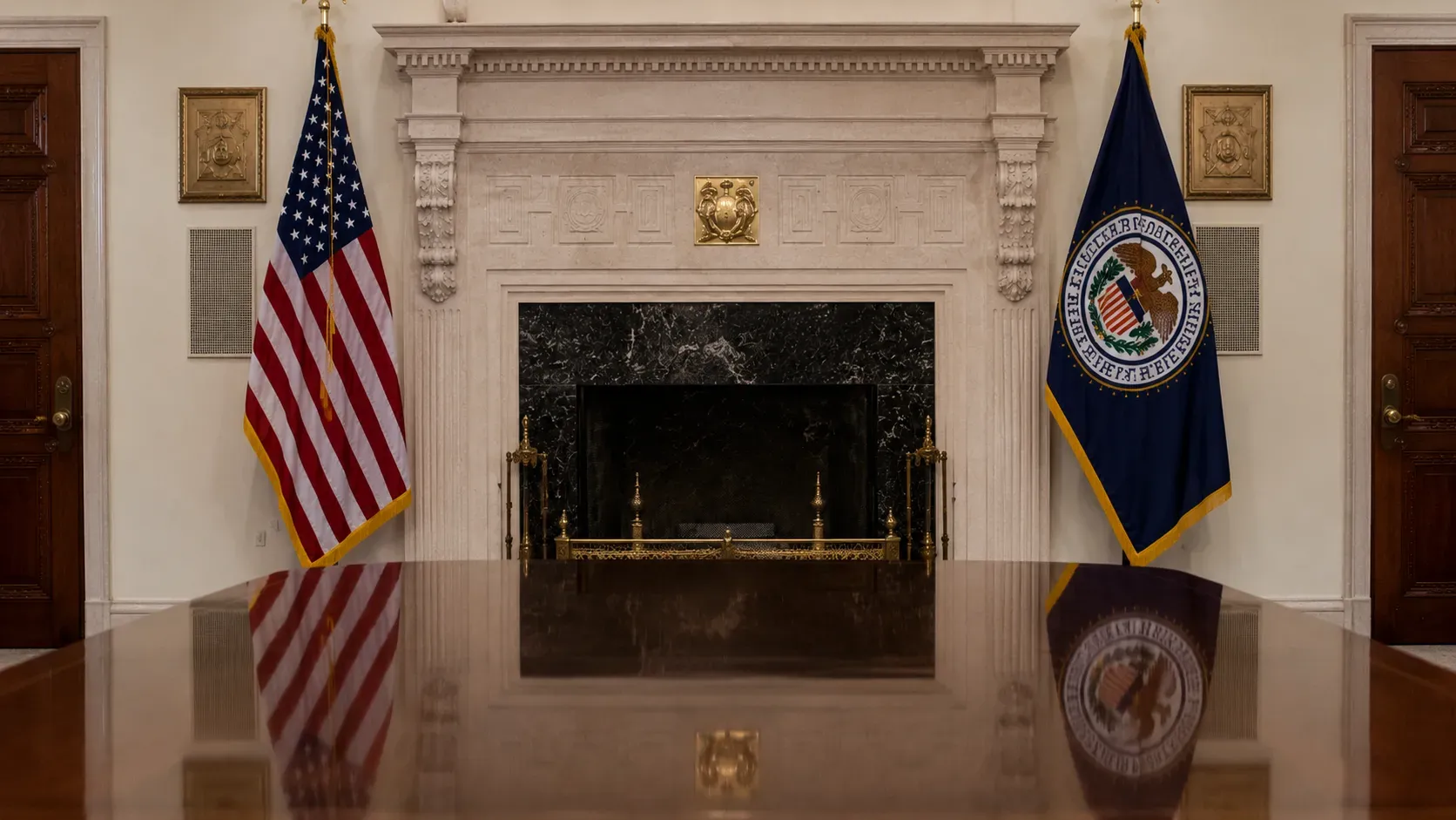 Fed Minutes Show Divisions Over Rate Path as Inflation Stays Elevated