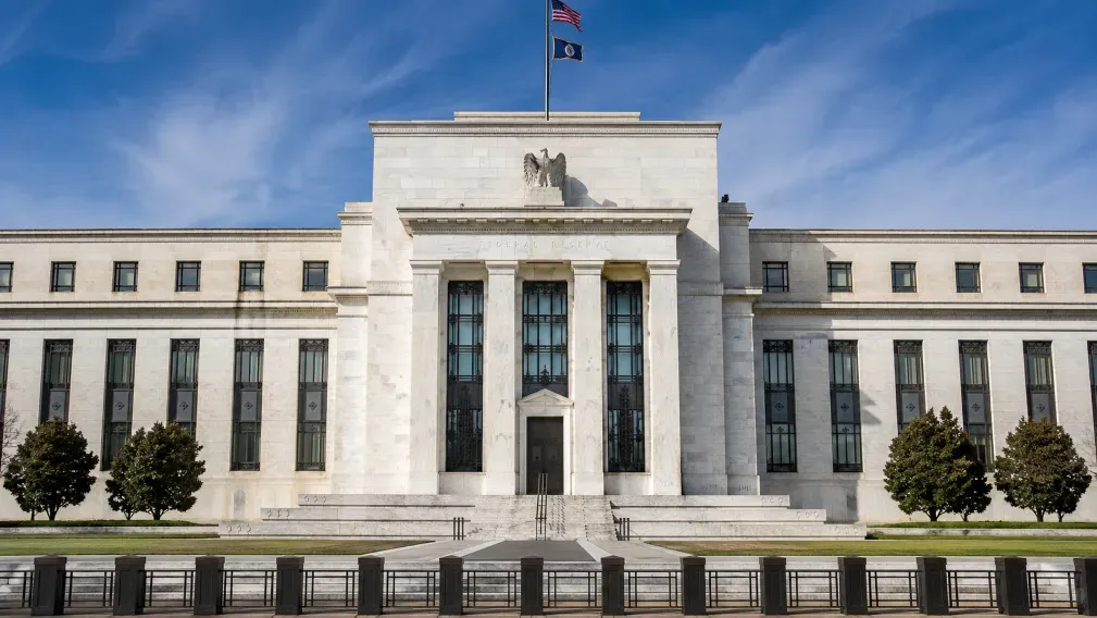 برئاسة كيفن وورش , الفيدرالي يثبت الفائدة مع انقسام المسؤولين حول رفع جديد وتوقعات تضخم أعلى