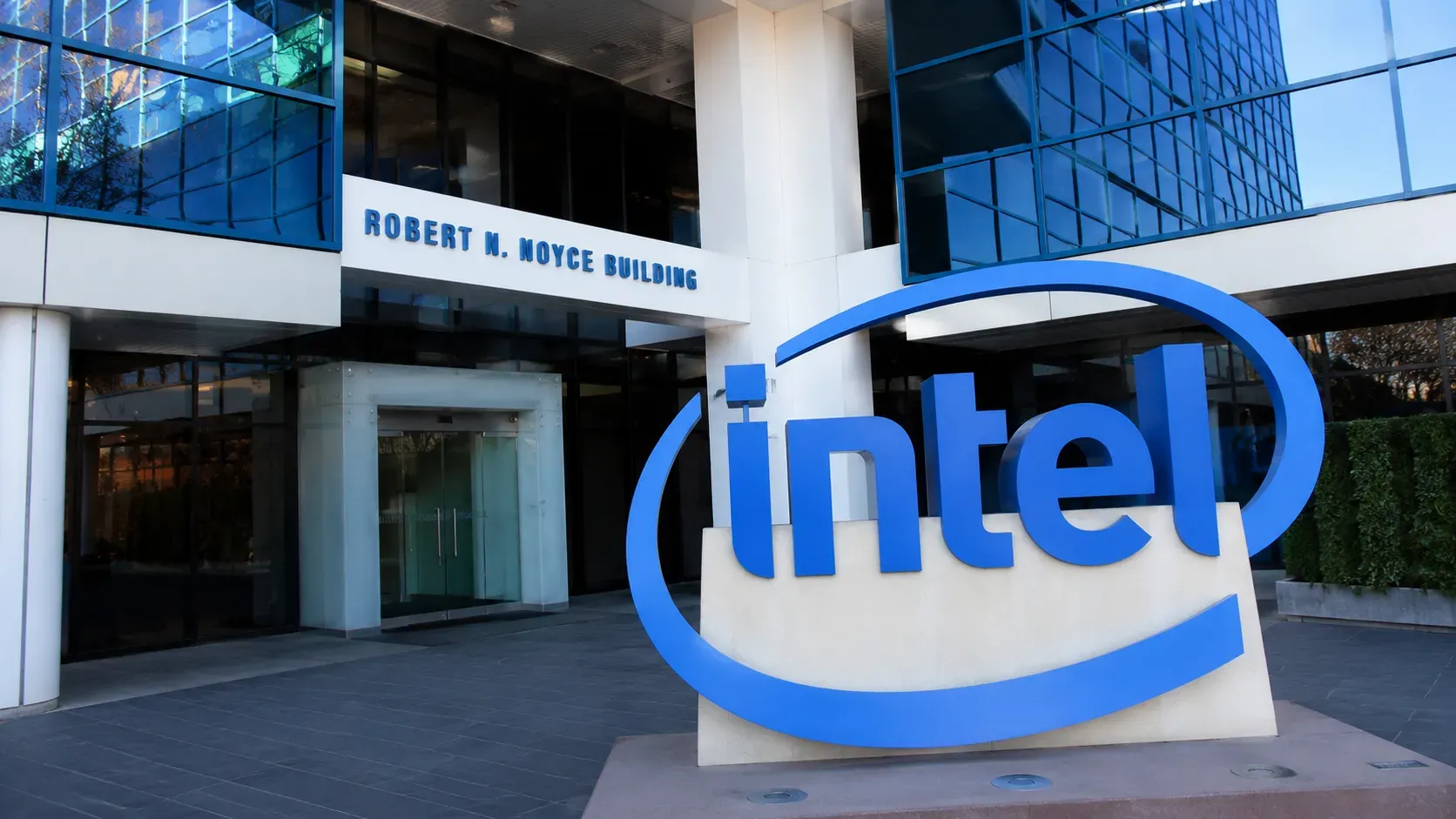 Intel Reports $2.2 Billion Non-GAAP Net Profit as Q2 Revenue Climbs 25%