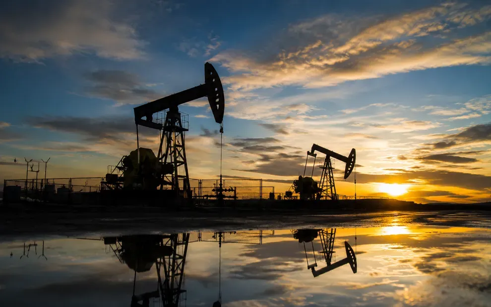 Oil Slides More Than 4% as Prospects of a US-Iran Deal Trigger Sharp Repricing Across Global Markets